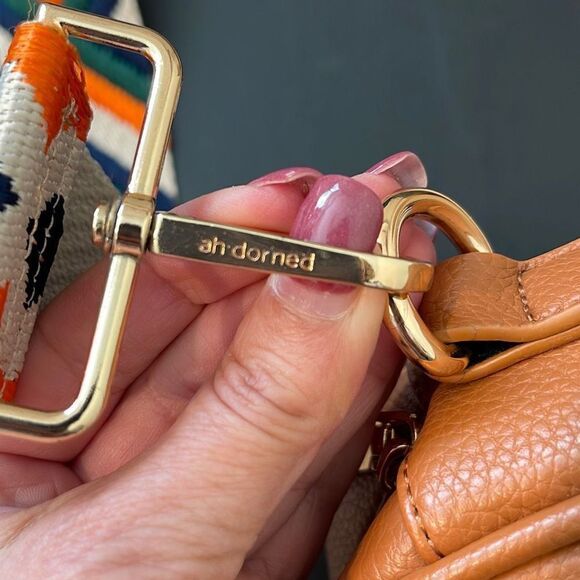 AH•DORNED‎ Crossbody Bag w/strap. Vegan leather. Camel colored - Picture 6 of 12